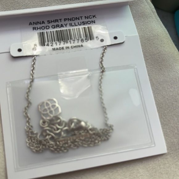 Kendra Scott Anna Short Silver Pendant Necklace in Rhodium Gray Illusion NWT - Picture 2 of 5
